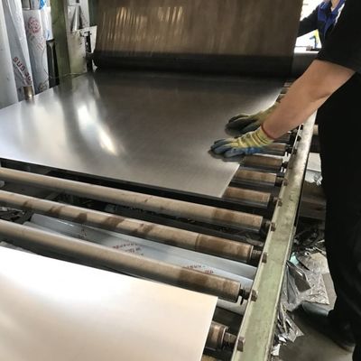 構造および機械用途向け、HRB 90 硬度および Ni 含有量 8～12% の焼鈍ステンレス鋼棒